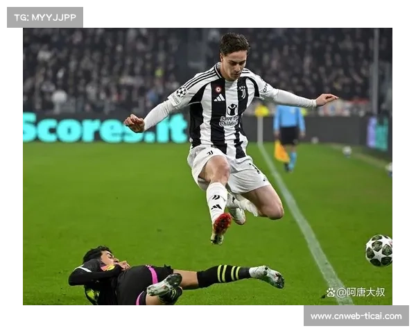 尤文图斯麦肯尼侧身凌空勾射打入世界波