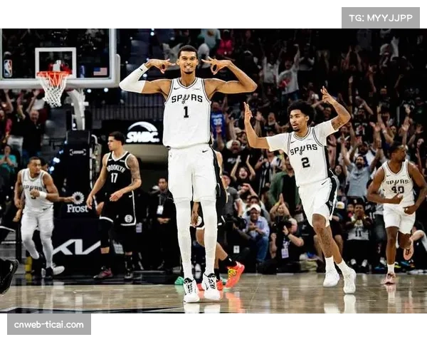 文班亚马赛季收官战砍下45分20篮板，马刺憾负独行侠